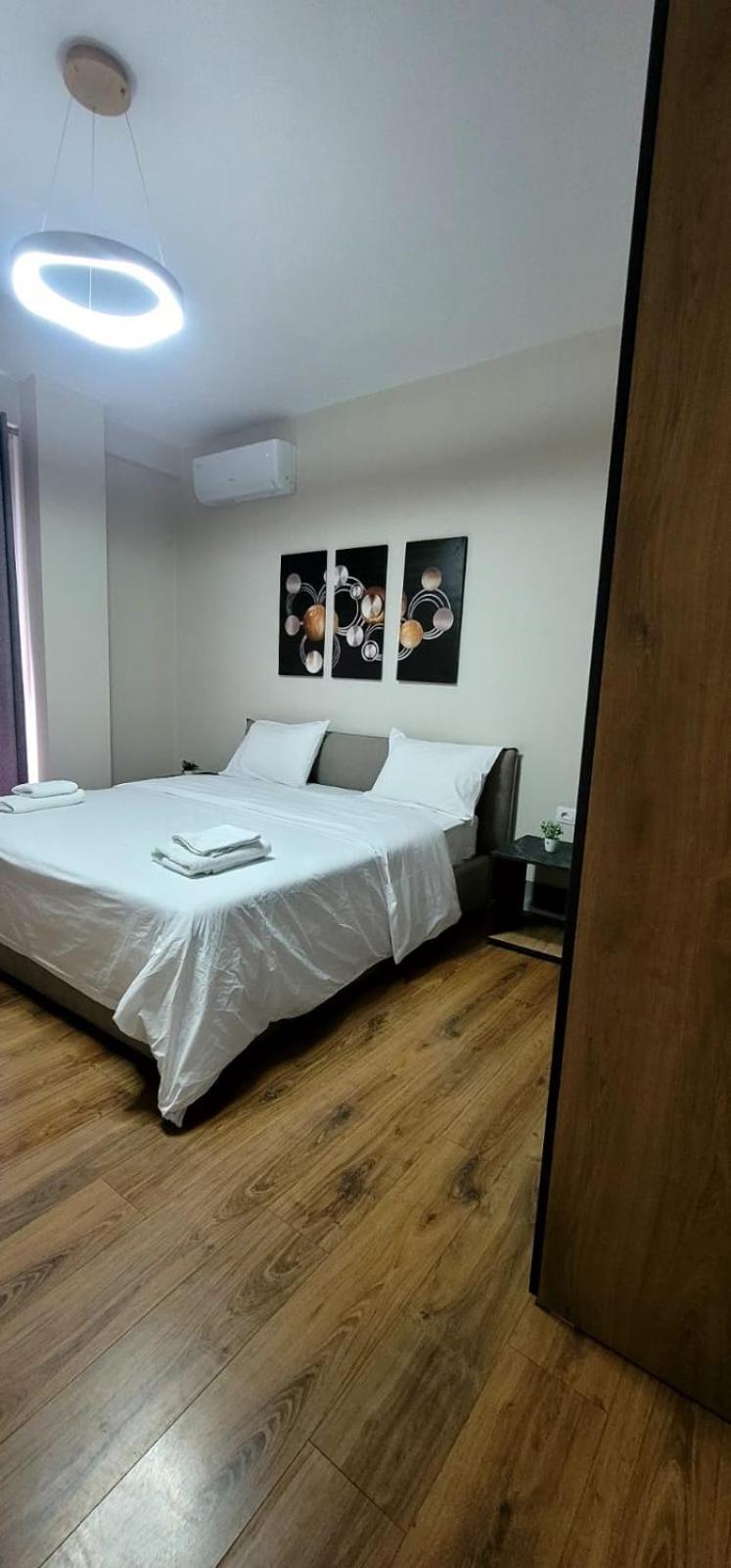 @Bazaar2 Apartment Tiranë Ngoại thất bức ảnh