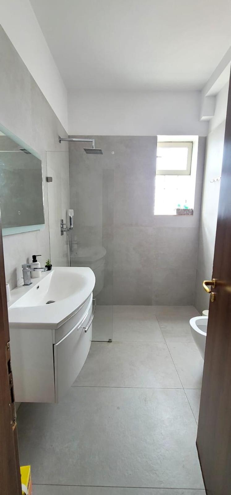 @Bazaar2 Apartment Tiranë Ngoại thất bức ảnh